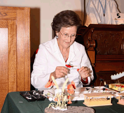 Norma Challinor - Sugarcraft demo
